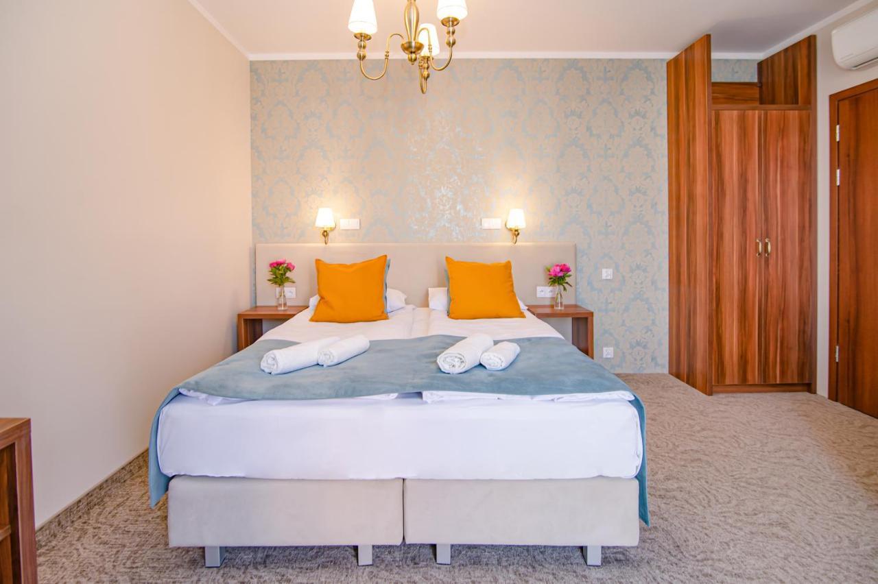 Pod Wzgorzem Bed & Breakfast Frombork Exterior photo