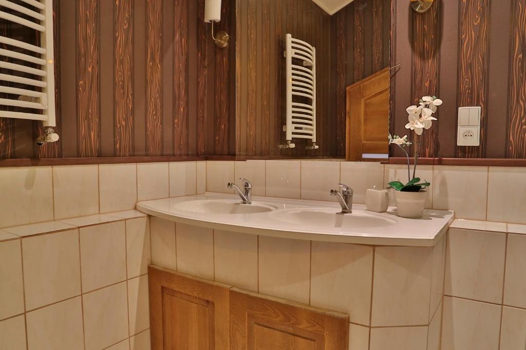 Pod Wzgorzem Bed & Breakfast Frombork Exterior photo